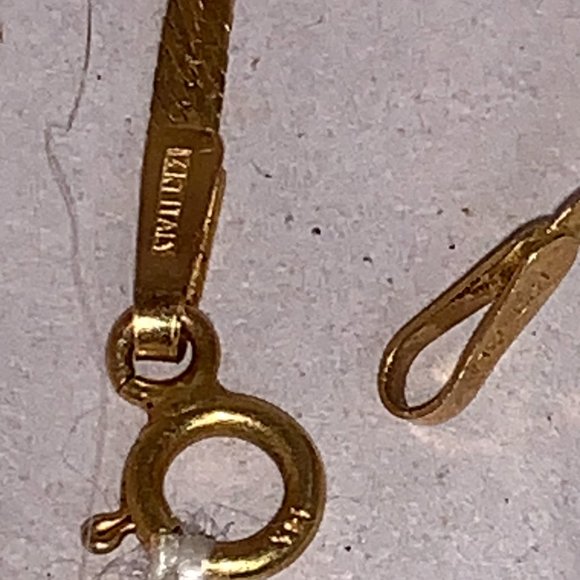 7 1/2 long 14 Kt Gold Herringbone Bracelet - Picture 4 of 10